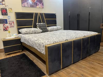 King Sized Bed with 2 Side Tables