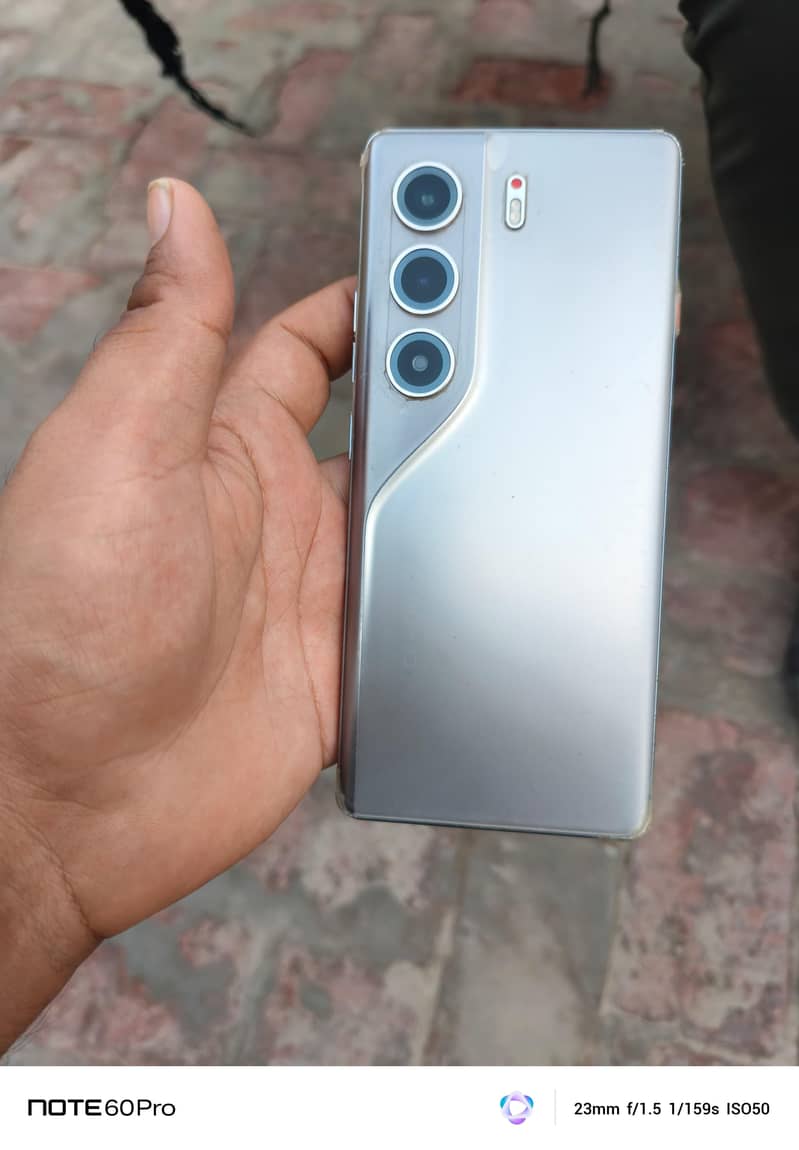 Tecno CAMON 40 Pro 1