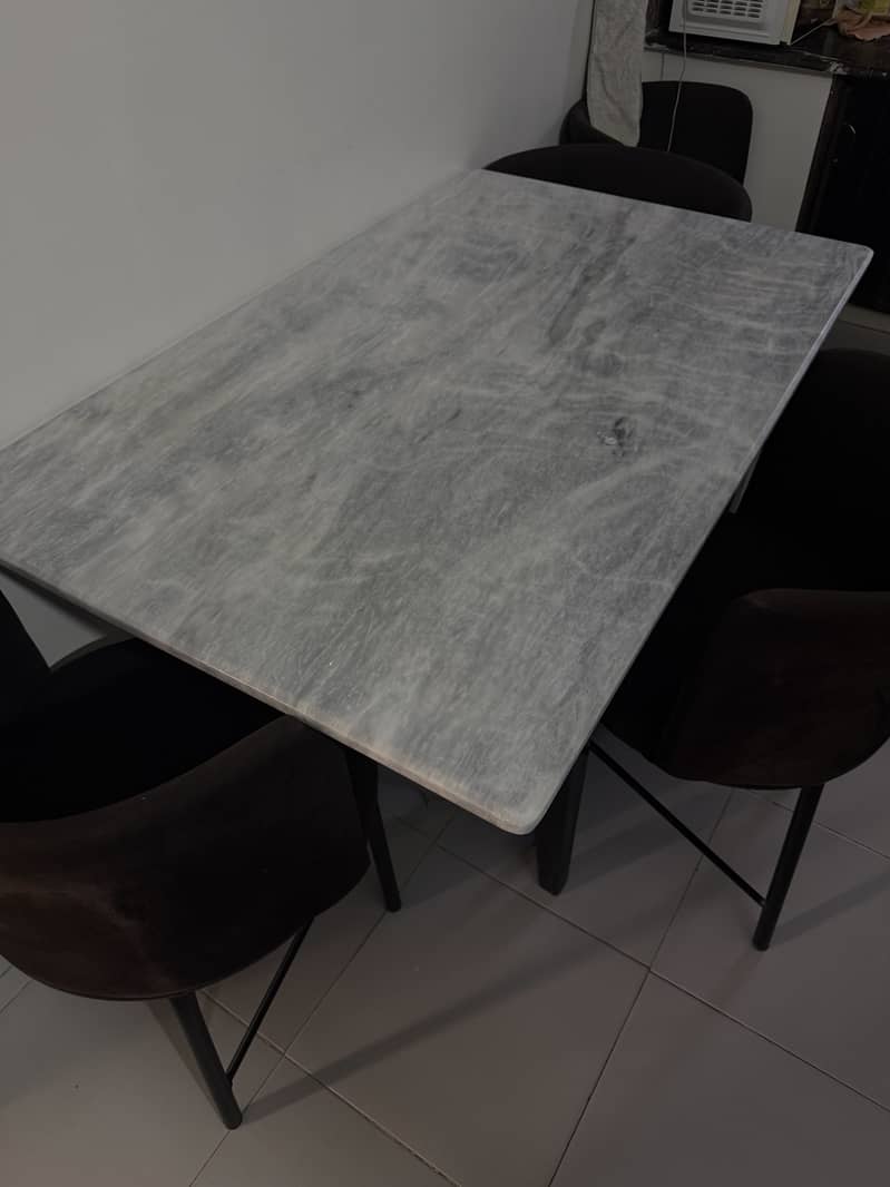 Dining Table - 4 persons 4