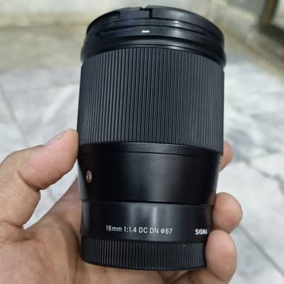 Sony A6500 for Sale with lances – Excellent Condition!