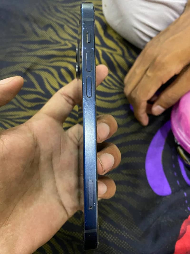 Apple iPhone 12 5