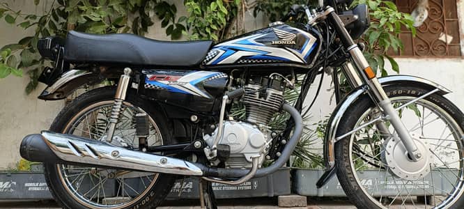 125 Black Full genuine, Original Milage, 1st Owner