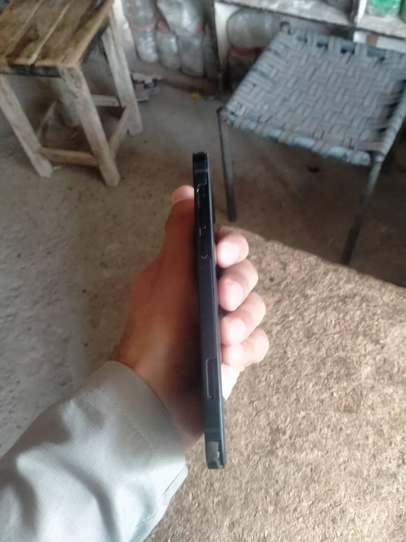Apple iPhone 12 1
