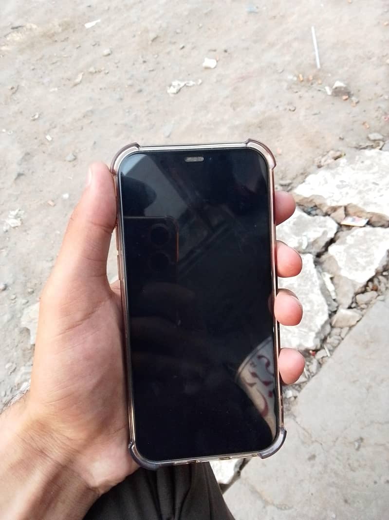 Apple iPhone 12 3