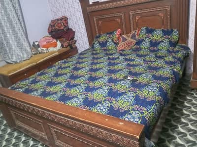 used hei bed dressing table or 4 almari be hei sath  me