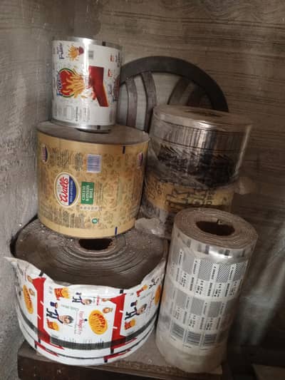 Snacks packing papers. (Ph# 0333-6532270)