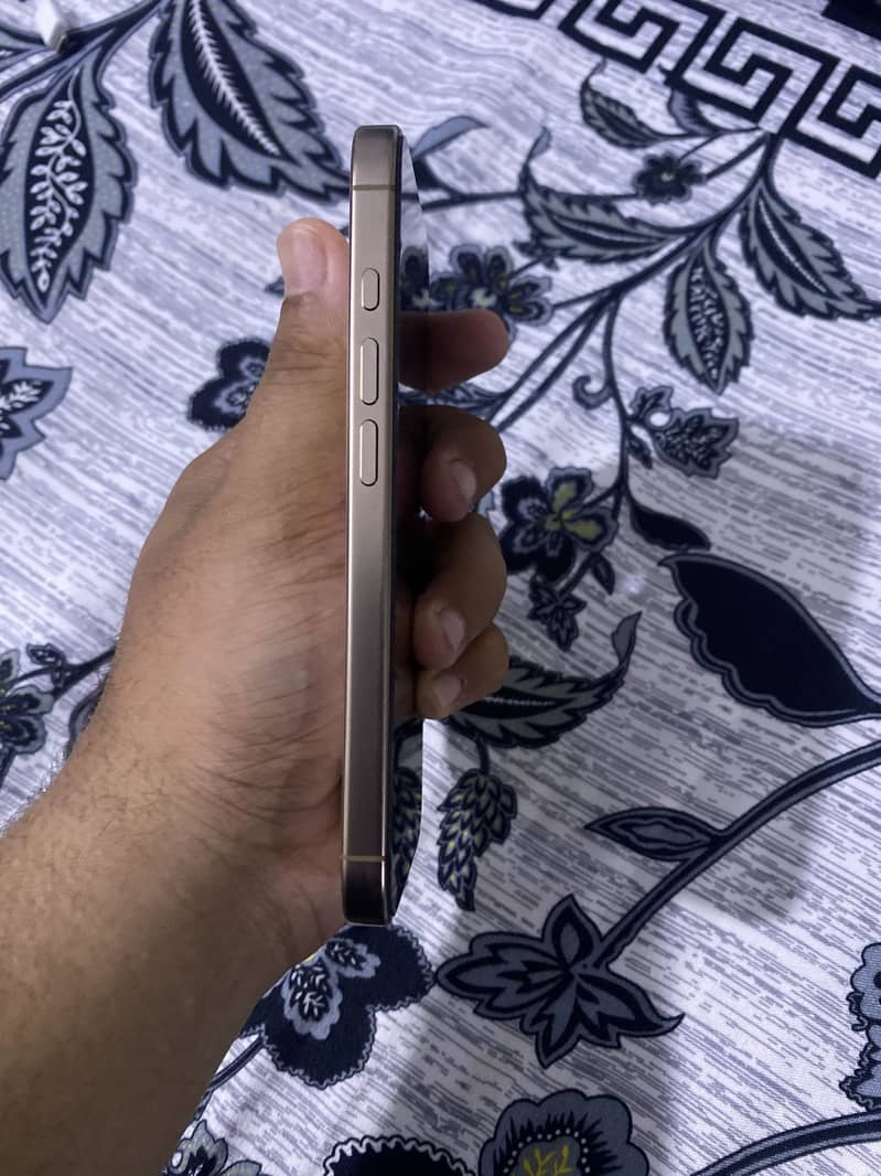 Apple iPhone 16 Pro 2