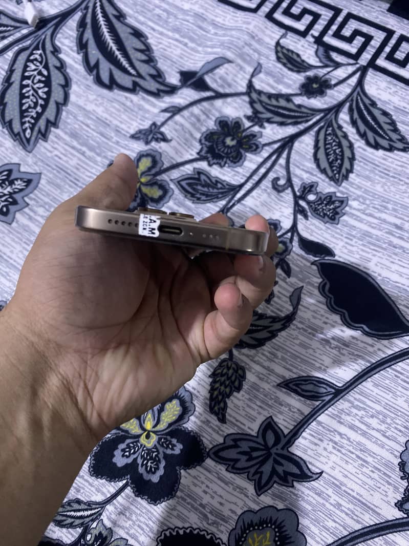 Apple iPhone 16 Pro 5