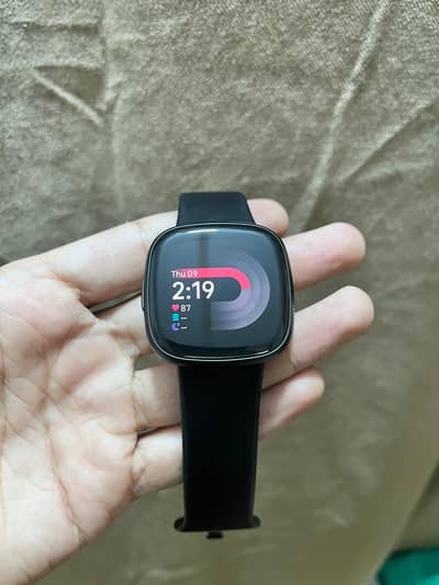 Fitbit Versa 4 10/10 Condition