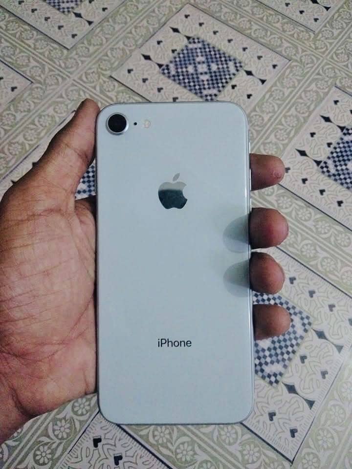 Apple iPhone 8 0