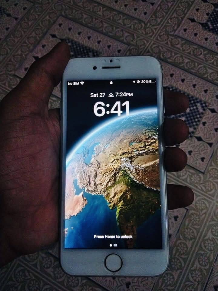 Apple iPhone 8 1