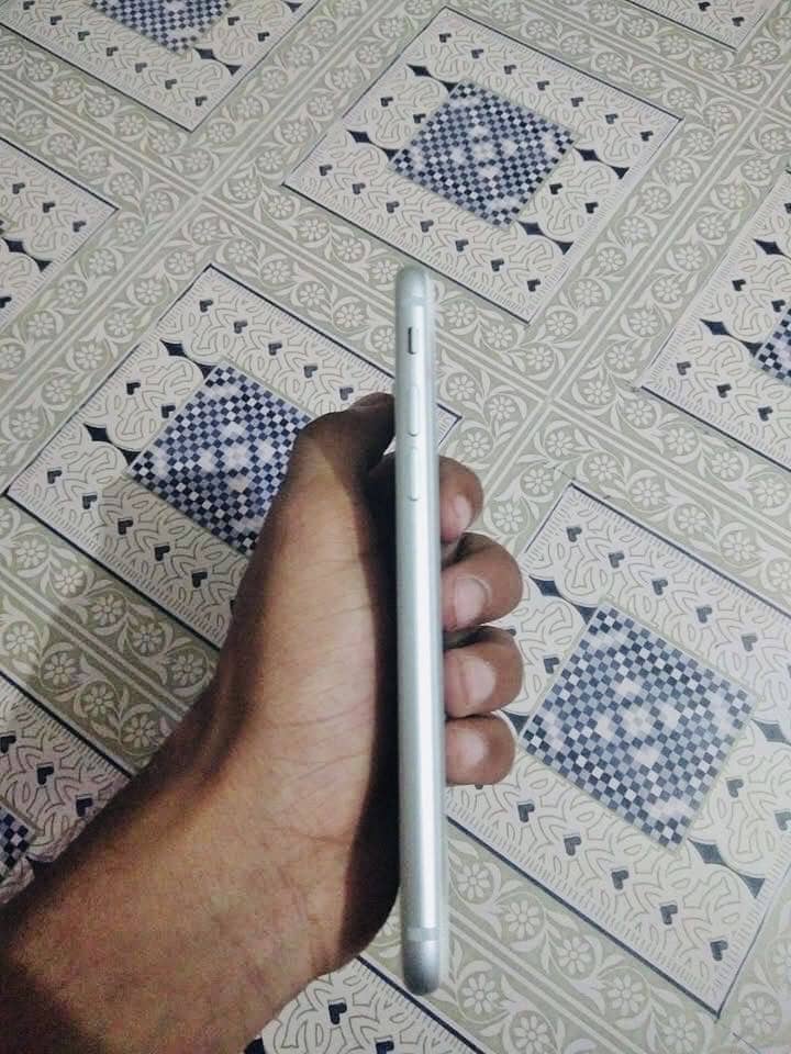 Apple iPhone 8 3