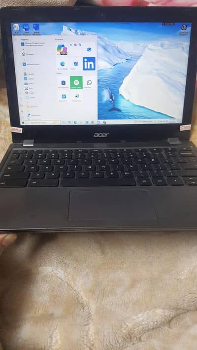 windows 10 | 128 GB SSD | 4GB RAM with og charger