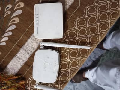 Huawei and Tenda internet device
