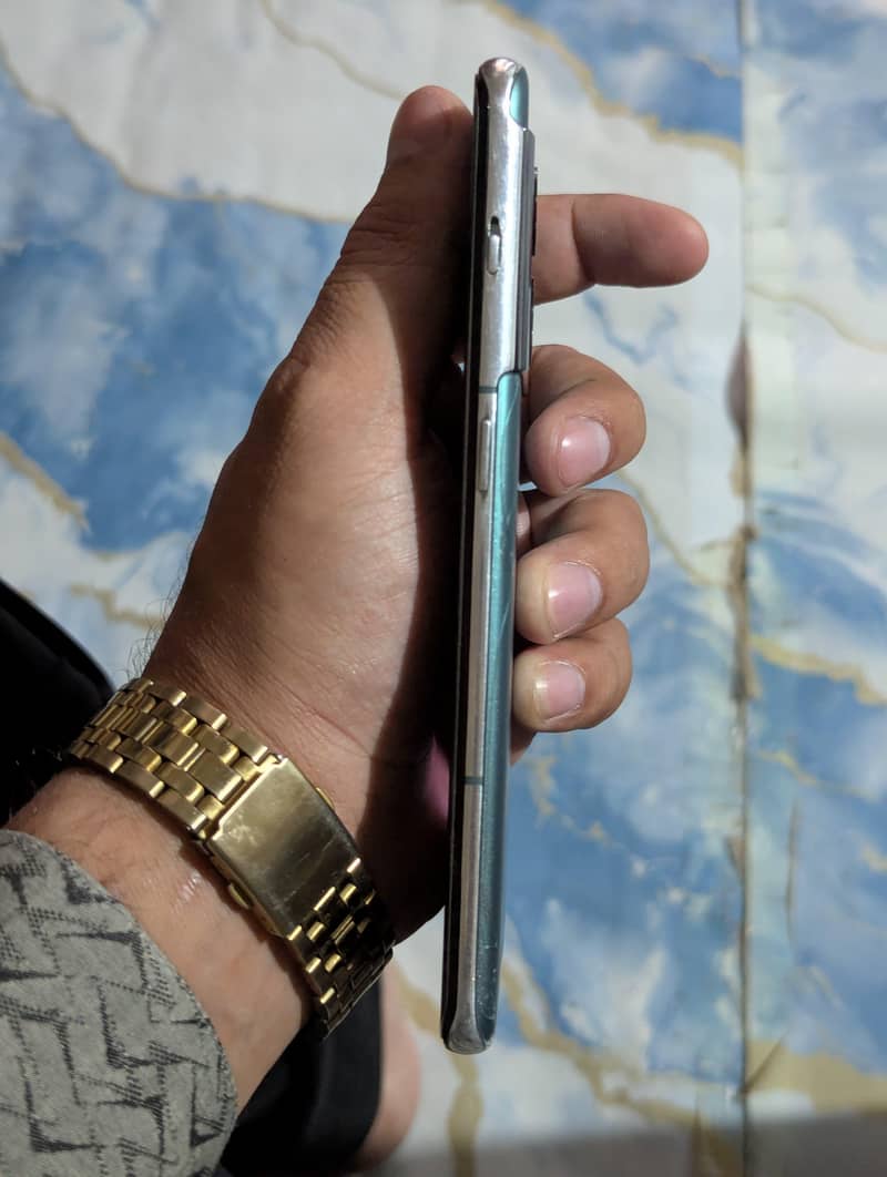 One Plus 10 Pro 4