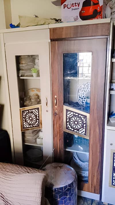 bed room set used but almost new
