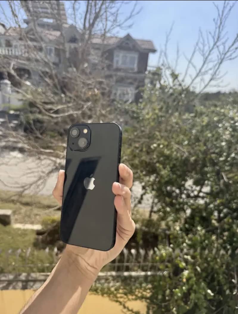 Apple iPhone 13 2