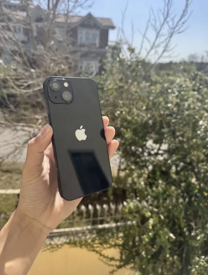 Apple iPhone 13 4