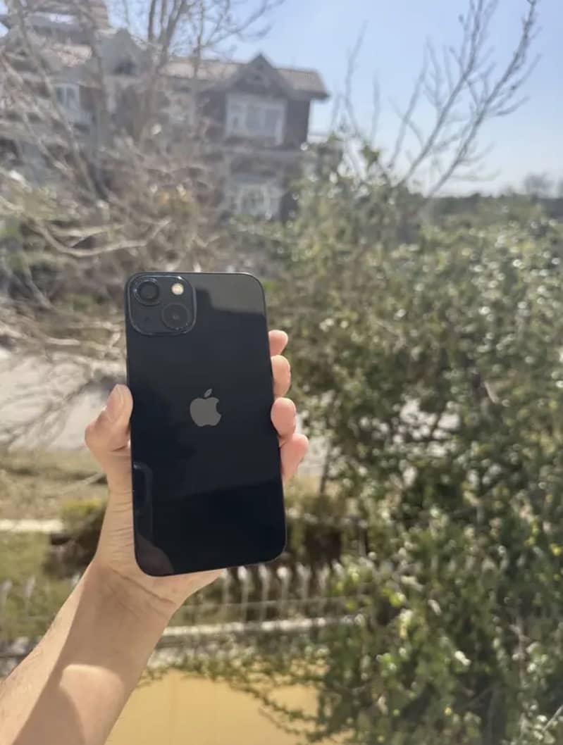 Apple iPhone 13 5