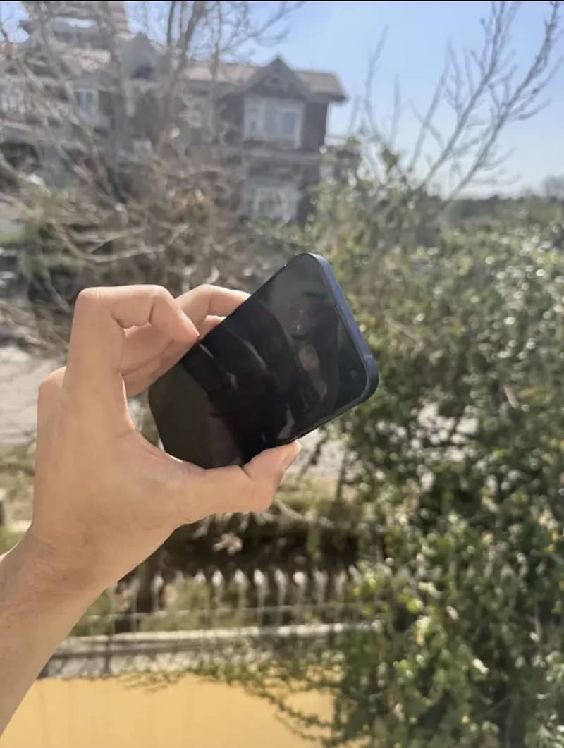 Apple iPhone 13 7