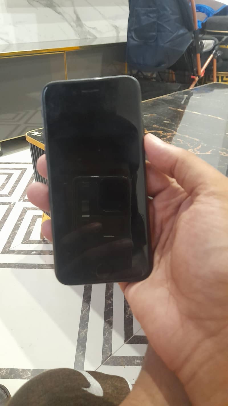 Apple iPhone 7 0