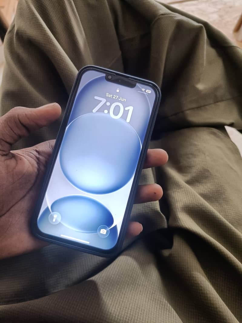 Apple iPhone 13 1