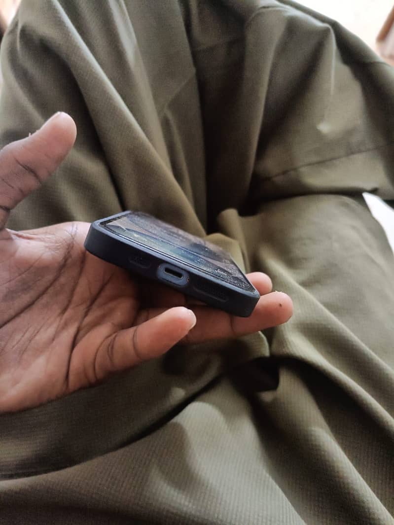 Apple iPhone 13 4