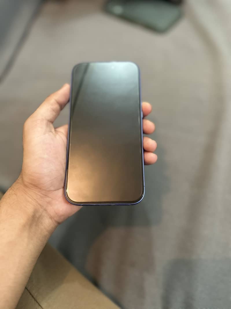 Apple iPhone 16 3