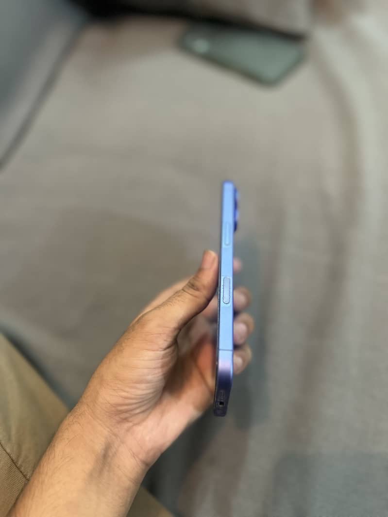 Apple iPhone 16 4