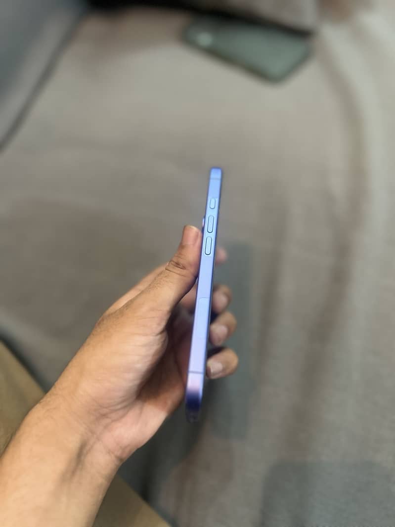 Apple iPhone 16 5