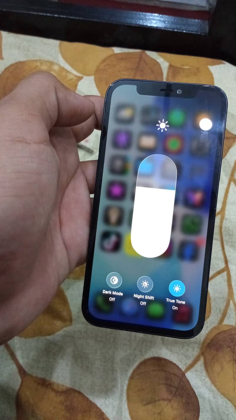Apple iPhone 12 4