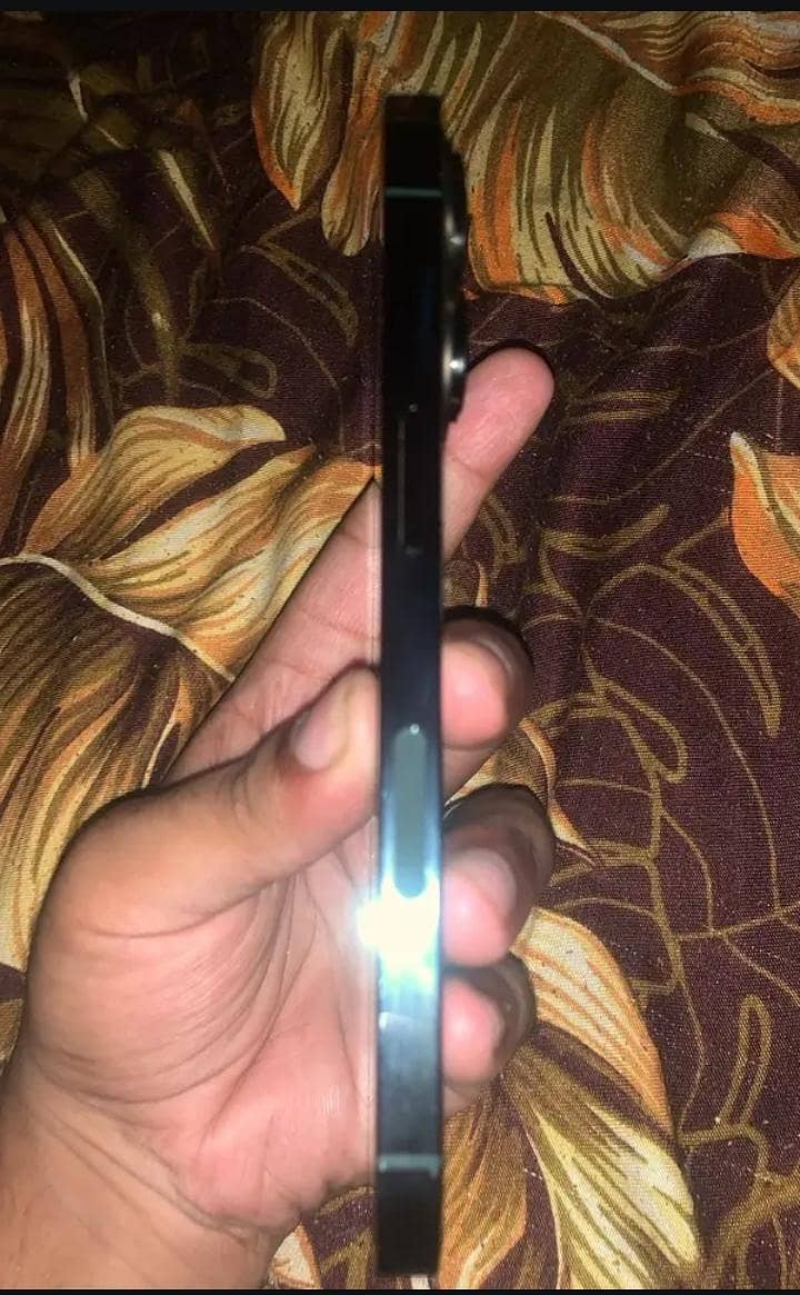 Apple iPhone 13 2