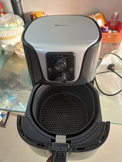 Dawlance Air Fryer 3013, slightly used, almost new.