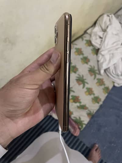 iPhone 11pro max 64GB golden colour argent sale
