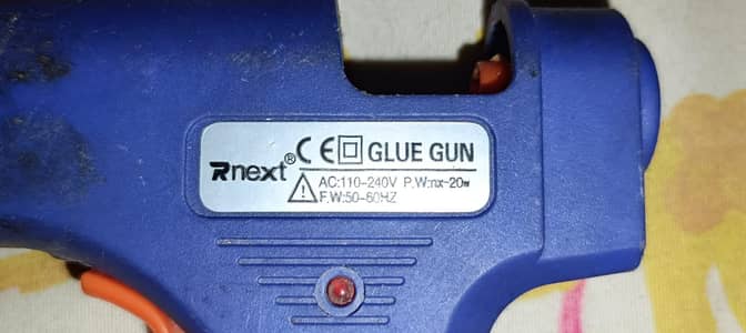 GLUE GUN