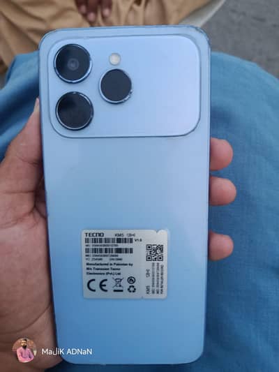 Tecno spark 40. . . . . . . 6. . . 128