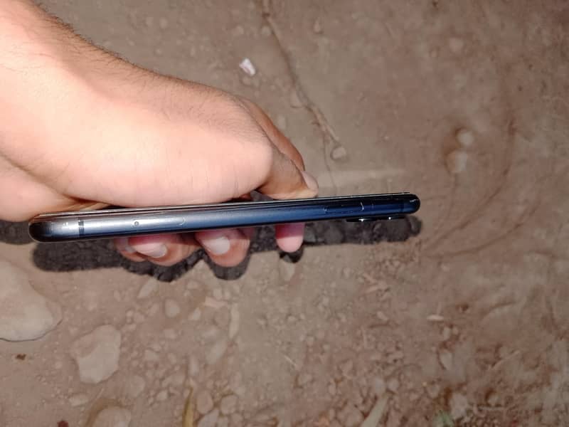 Apple iPhone 11 3