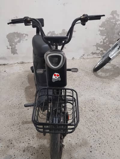 1100 km used model 2025