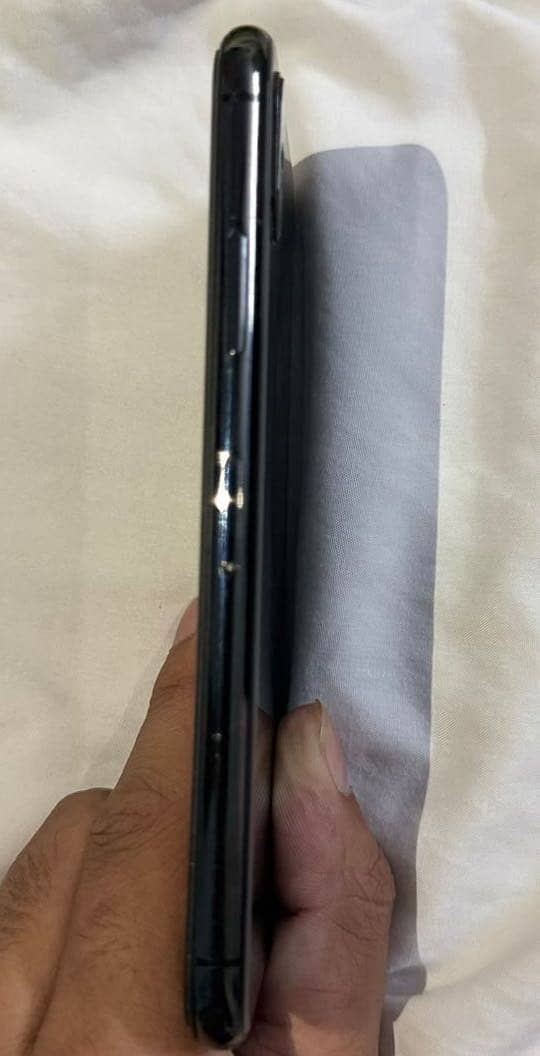 Apple iPhone X 4