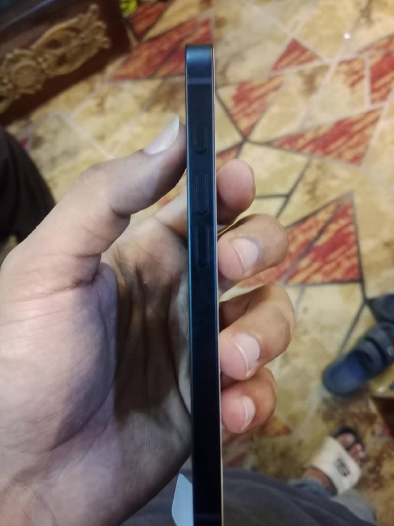 IPHONE 16 E 3