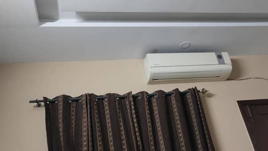 Gree split 1.5 ton AC Non inverter. best condition