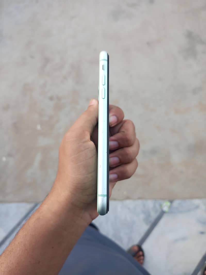 iPhone 11 2