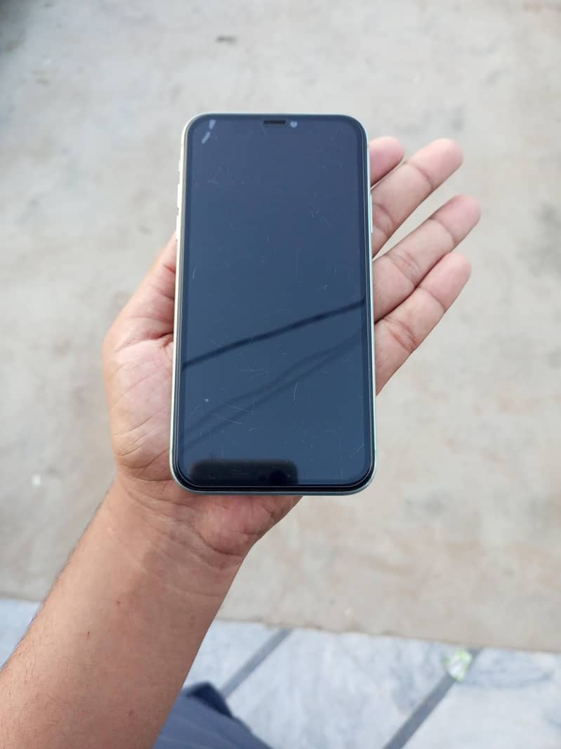 iPhone 11 4