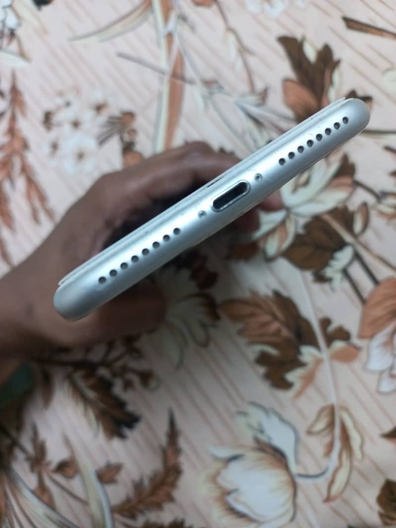 Apple iPhone 8 Plus 2