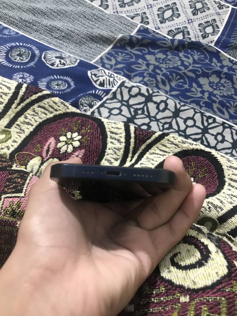 Apple iPhone 12 3