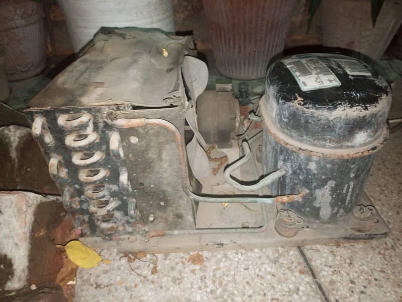 refrigeator compressor fan and condensor cooling pipe 3