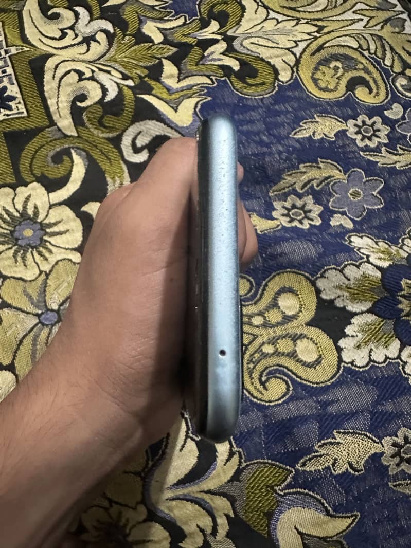 OPPO A76 3