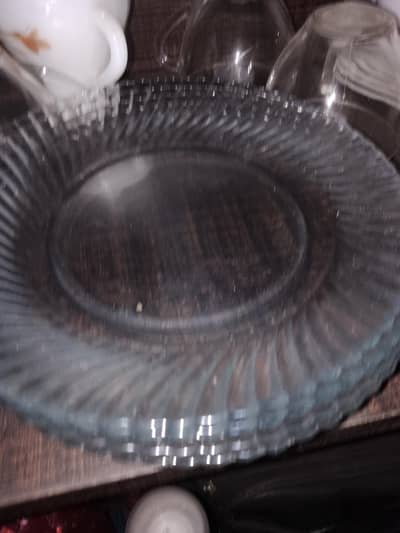 5 glass plates medium size not for rice. and one tea kattle