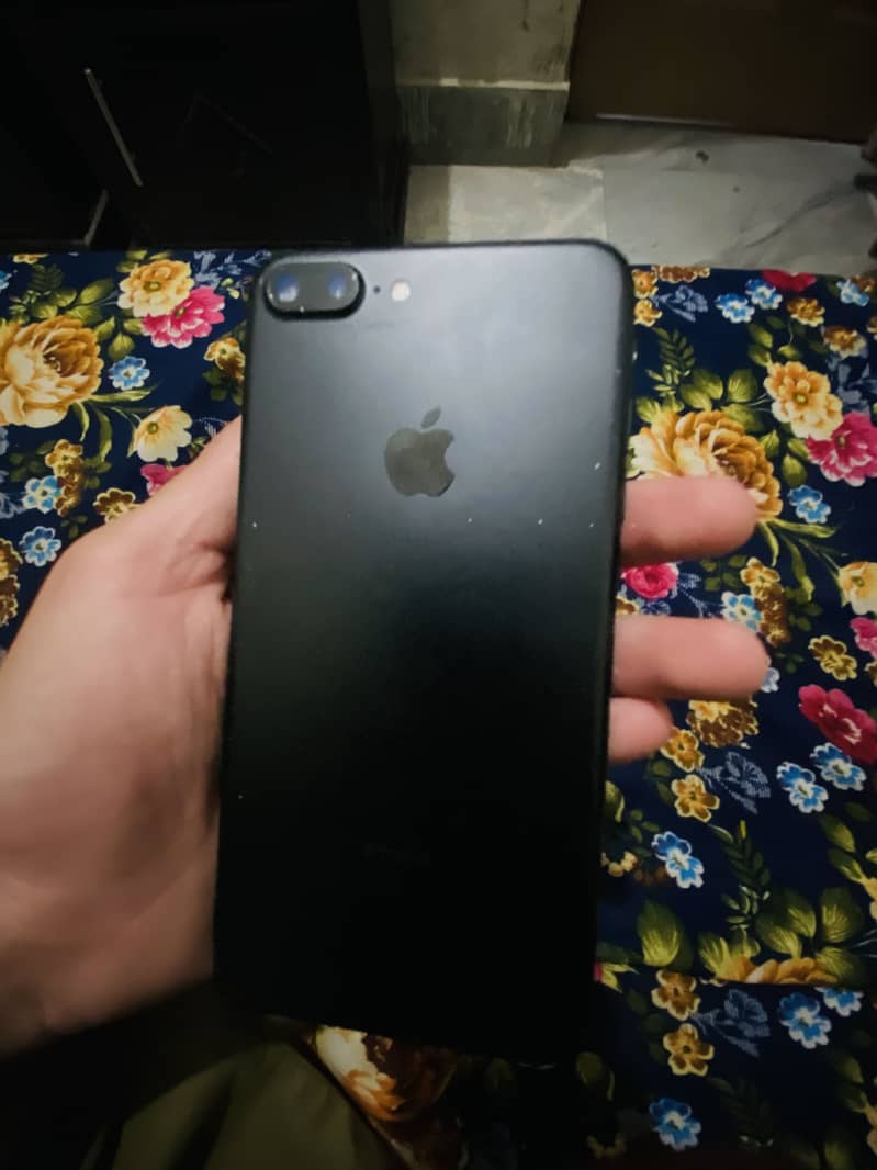 Apple iPhone 7 Plus 1