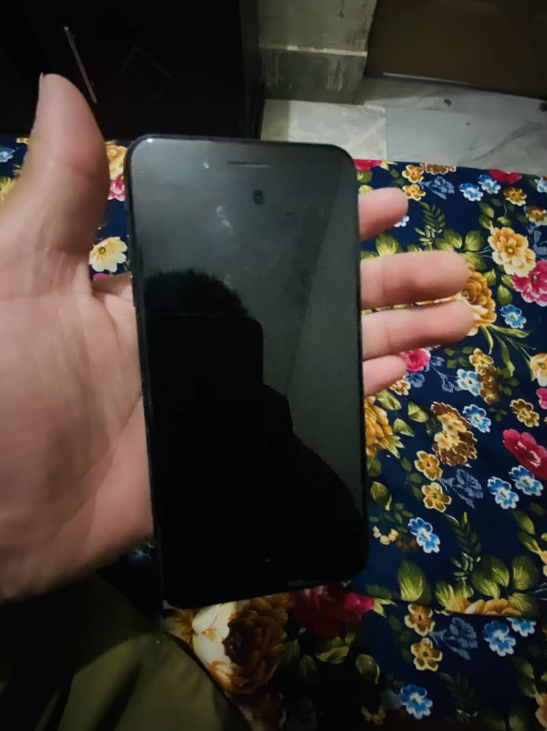 Apple iPhone 7 Plus 2
